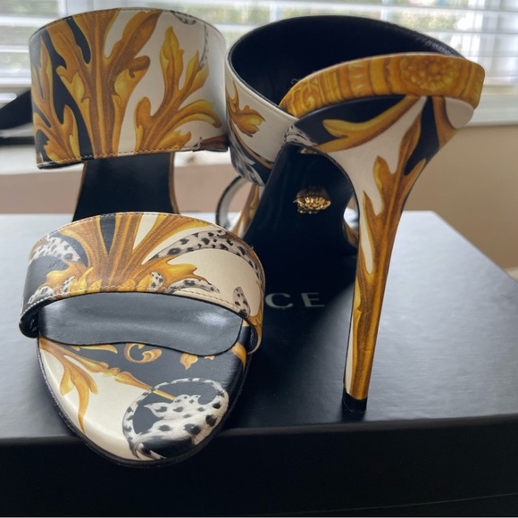 VERSACE Monogram Barocco Print slip on high heel sandals/mules! NEW!NIB! SIZE 40 - Picture 2 of 3